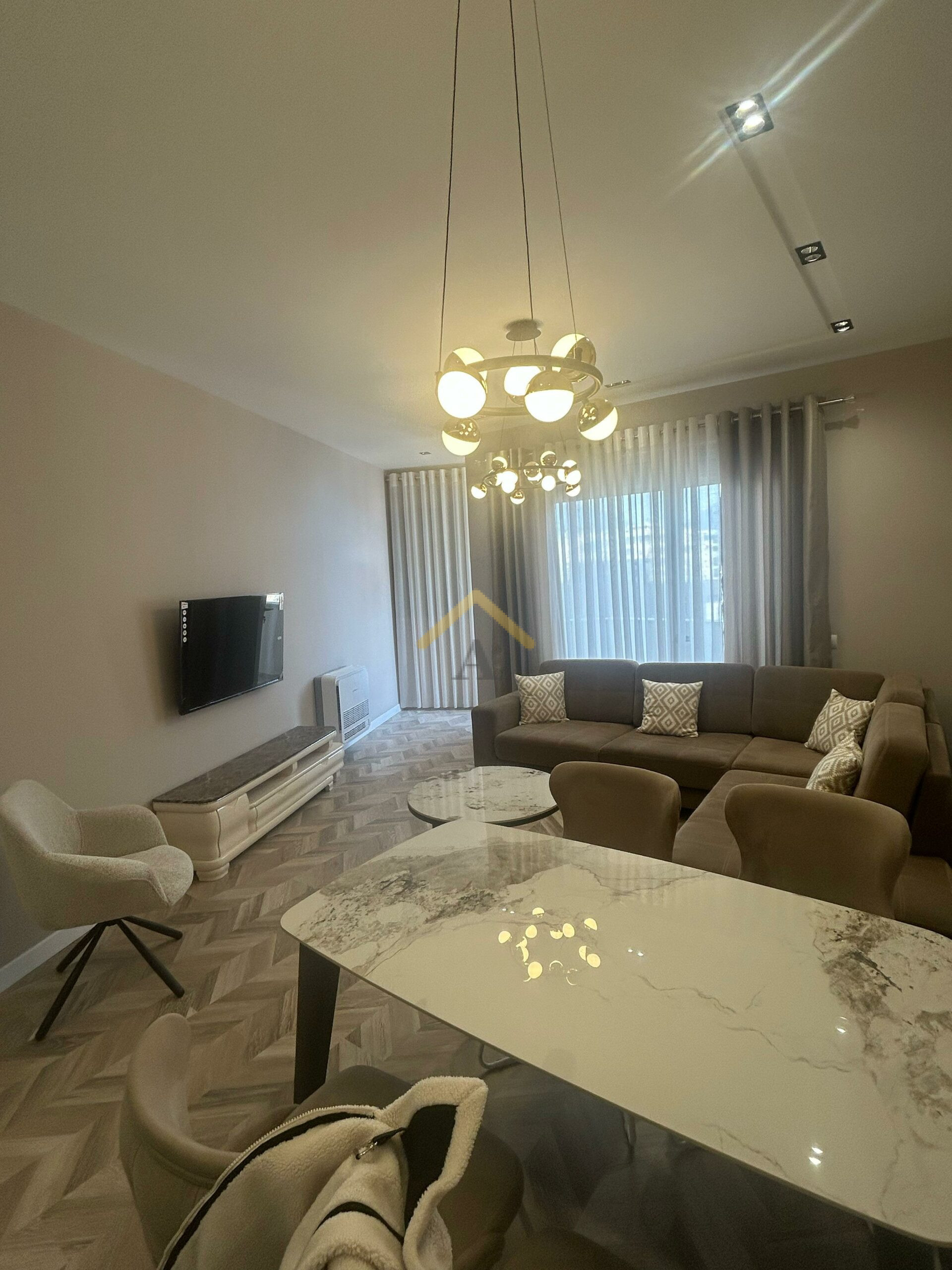SHESIM SUPER APARTAMENT 2+1+2 NE QENDER TEK RRUGA E DIBRES 117 M2